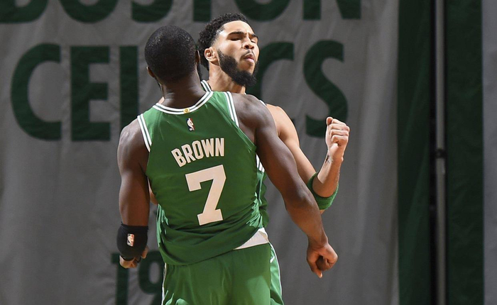 谢谢你湖人侠！东契奇罚球时，全场球迷高喊“谢谢哈里森”[2...50]